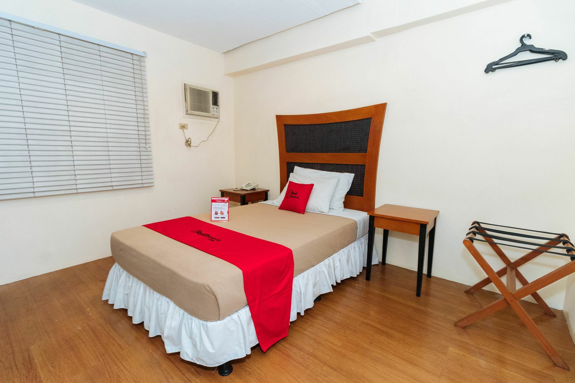 Reddoorz @ Amorsolo Makati 마카티 외부 사진