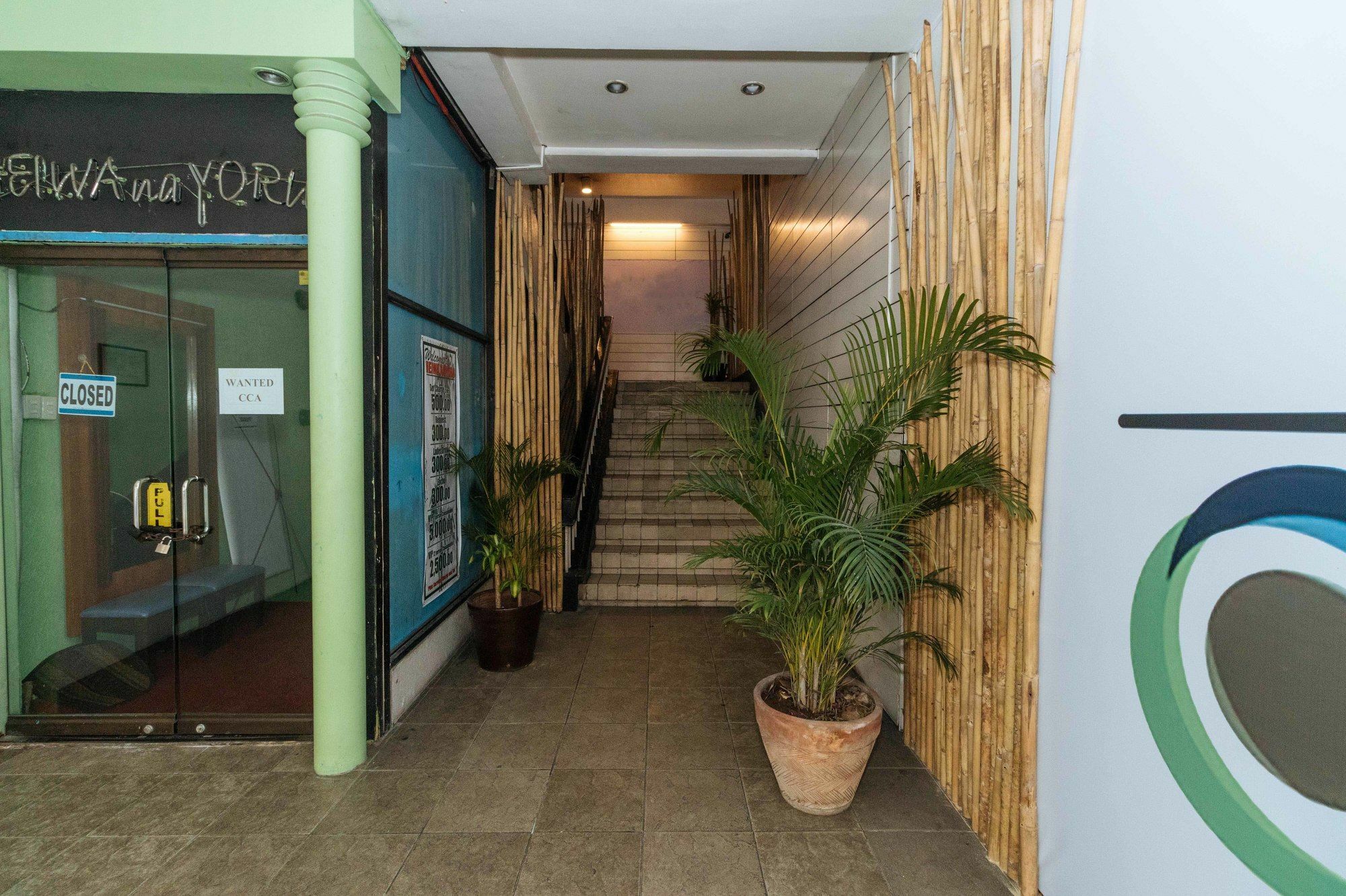 Reddoorz @ Amorsolo Makati 마카티 외부 사진