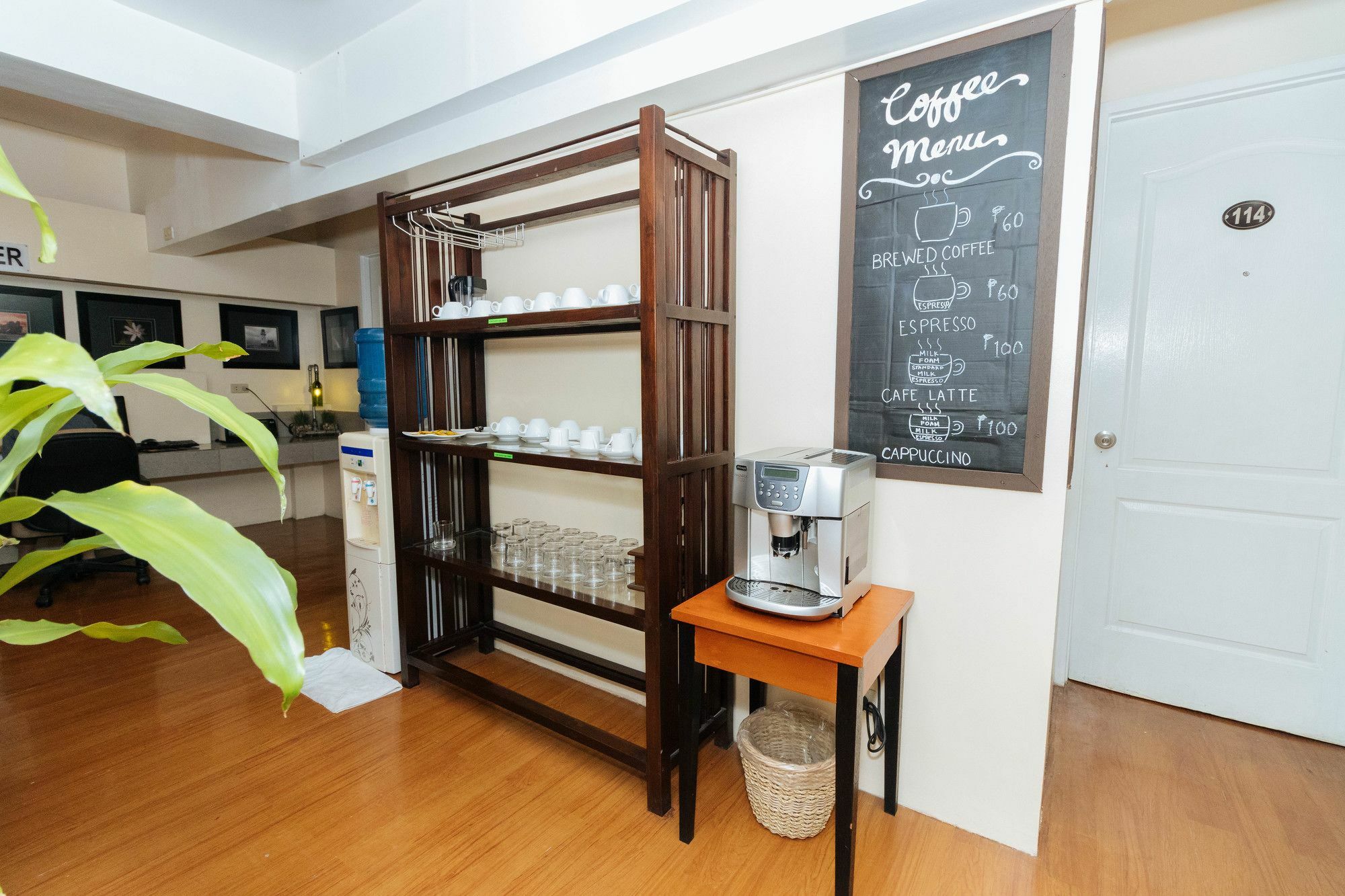 Reddoorz @ Amorsolo Makati 마카티 외부 사진
