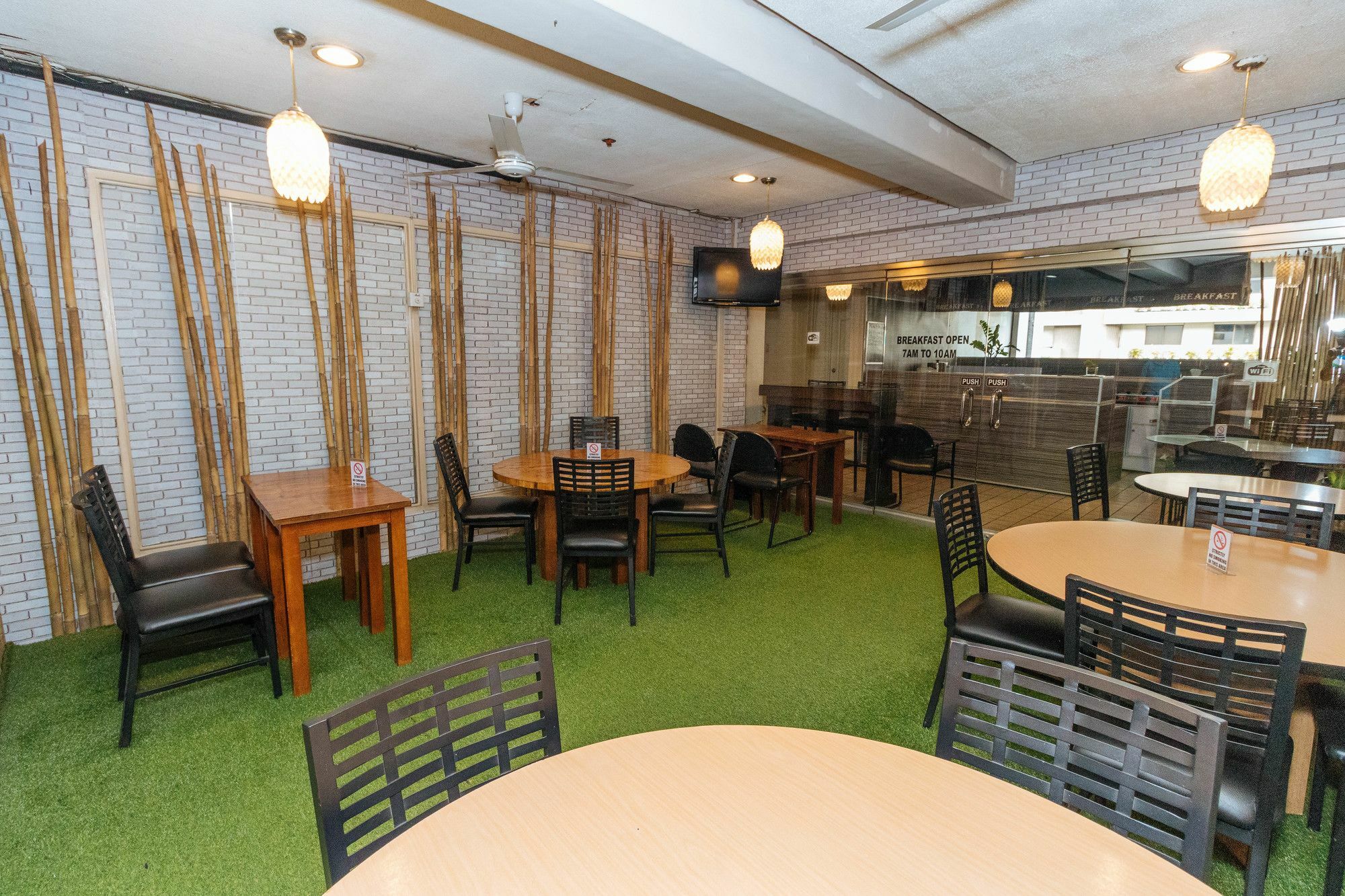 Reddoorz @ Amorsolo Makati 마카티 외부 사진