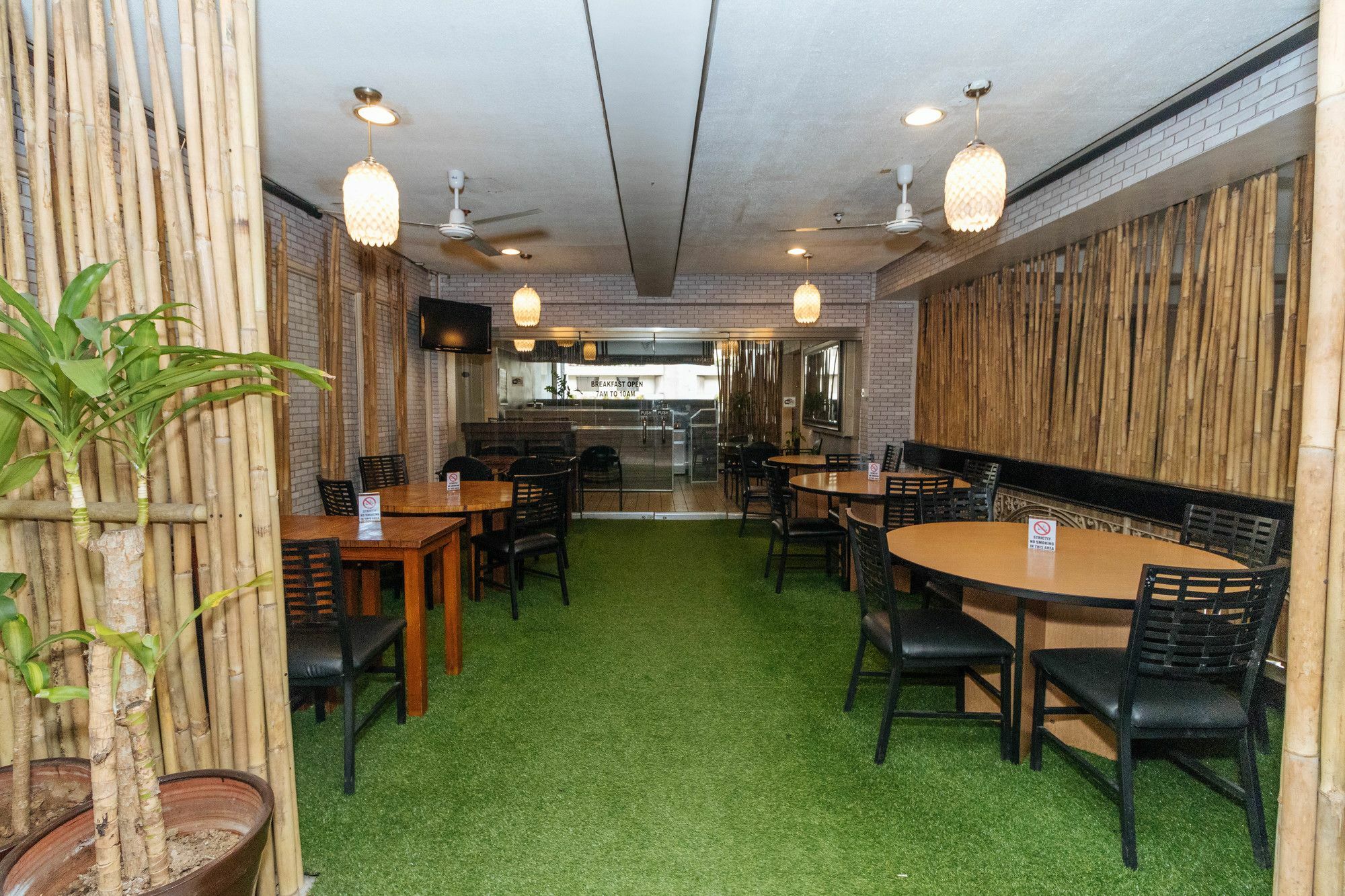 Reddoorz @ Amorsolo Makati 마카티 외부 사진