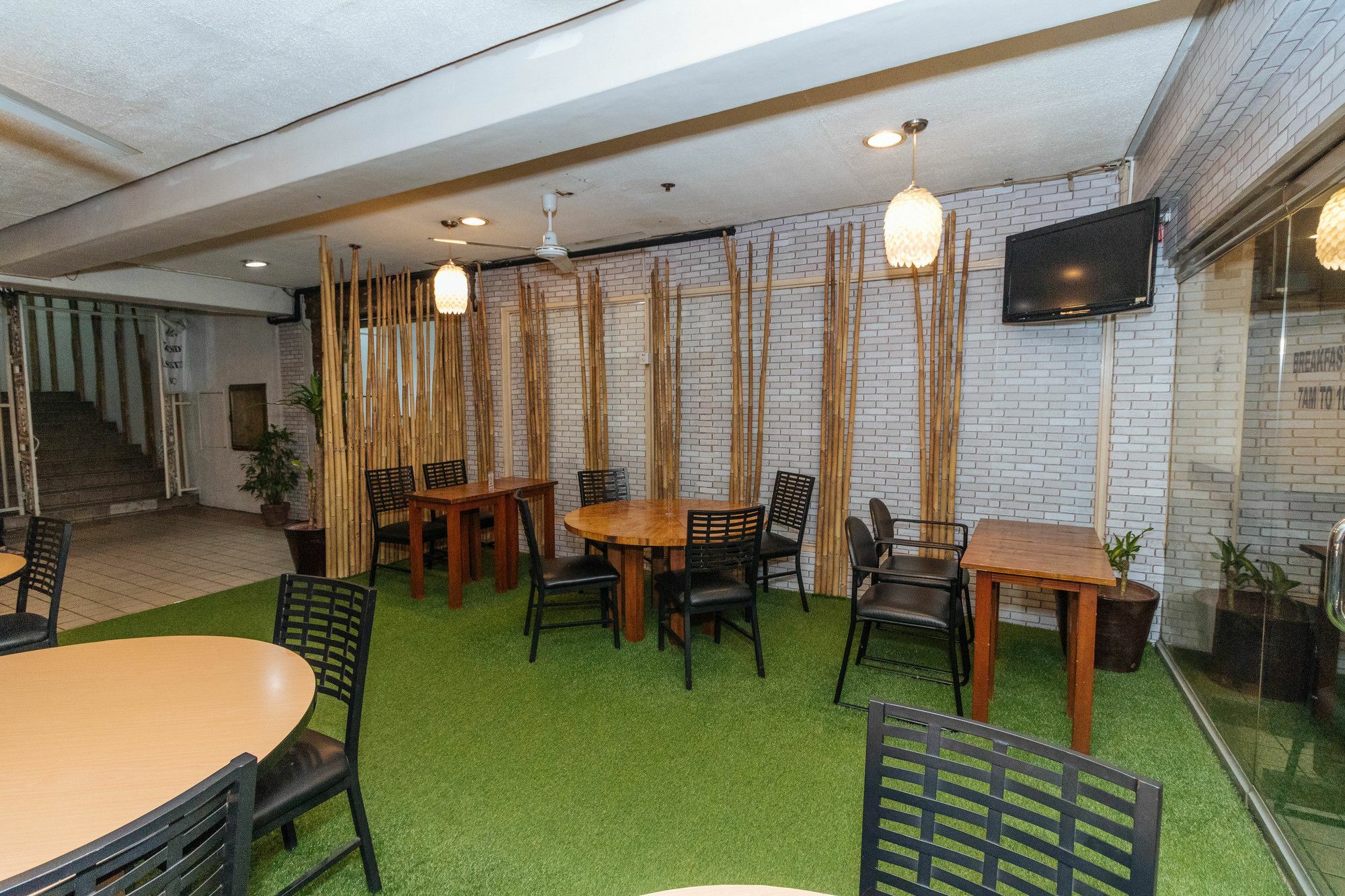 Reddoorz @ Amorsolo Makati 마카티 외부 사진